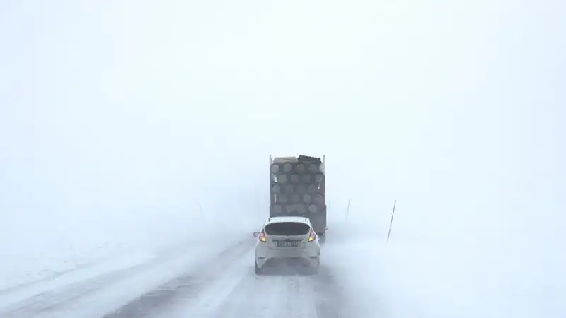 В двух областях Казахстана введено ограничение движения для всех видов авто