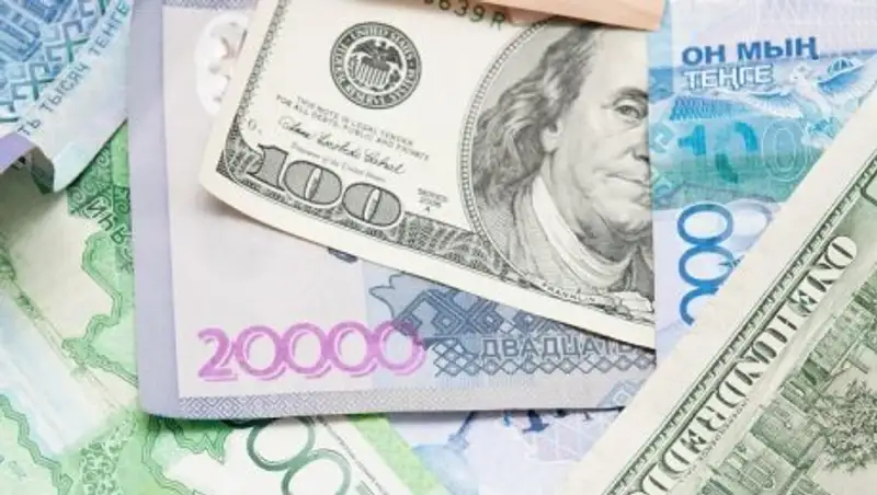 Доллар подешевел еще на 2,5 тенге