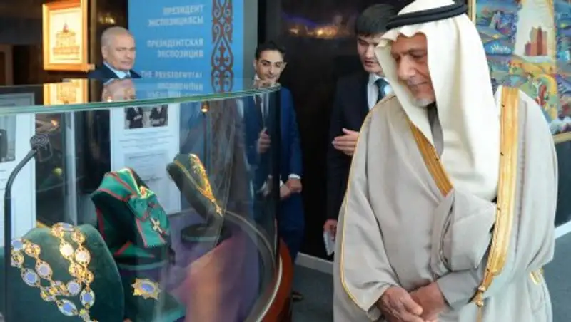 Советник короля Саудовской Аравии, принц Турки аль-Фейсал аль-Сауд посетил в Астане Библиотеку Лидера Нации