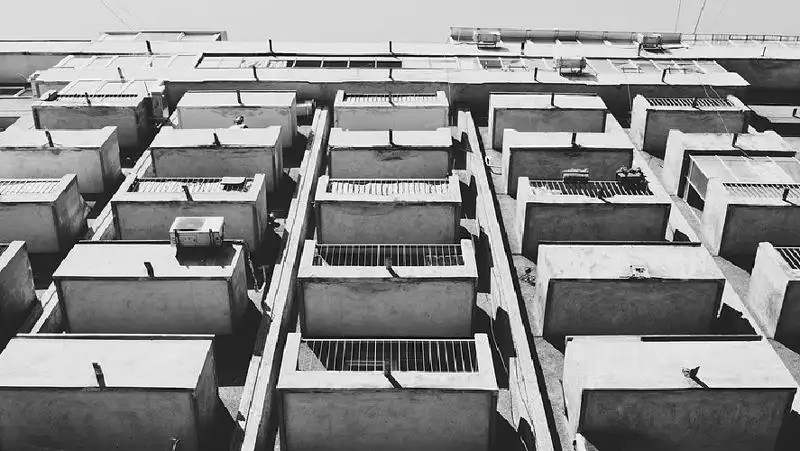 В Таразе 8-летняя девочка пыталась выпрыгнуть из окна