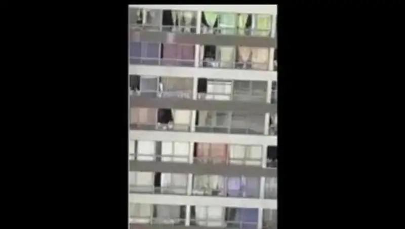 Прохожий поймал упавшую с девятого этажа жительницу Чили