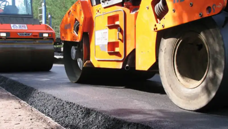 Сколько денег выделено на ремонт дорог в Казахстане?