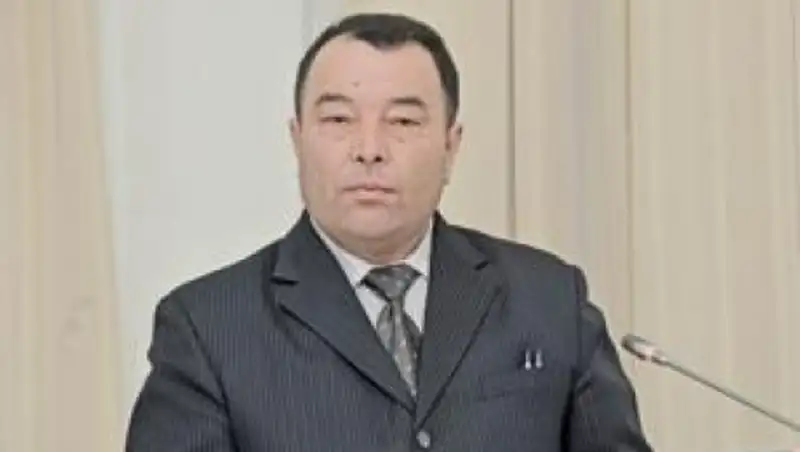 В Карагандинской области сельский аким прогуливает работу