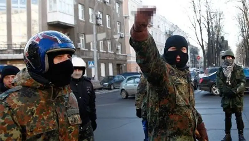 В центре Киева разгромили рестораны, компьютерный клуб и избили людей 