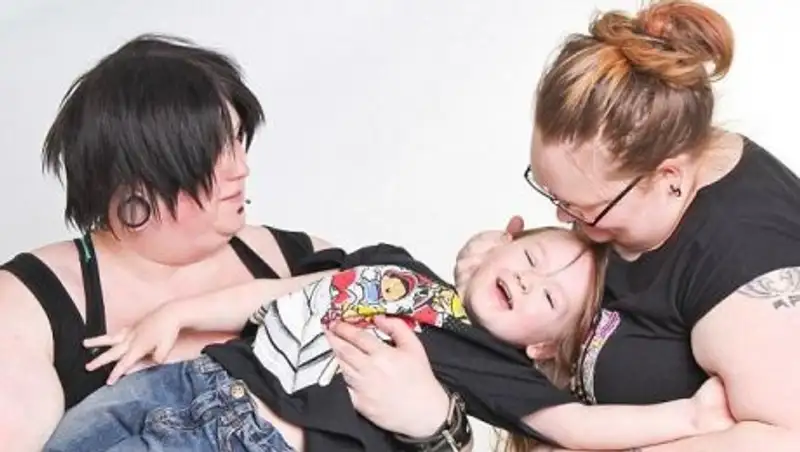 Родившийся у пары трансгендеров мальчик сам определит свой пол