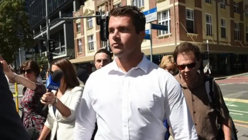 Девушка спрыгнула с 14 этажа, пытаясь сбежать с интернет-свидания