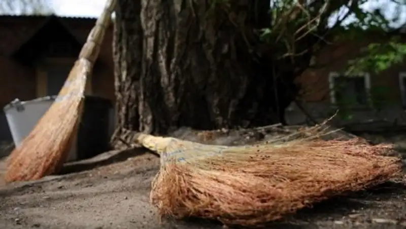 Депутаты просят МОН РК вернуть общественный труд для школьников