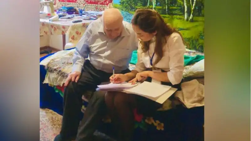 В Алматы людям с ограниченными возможностями создали особые условия для голосования