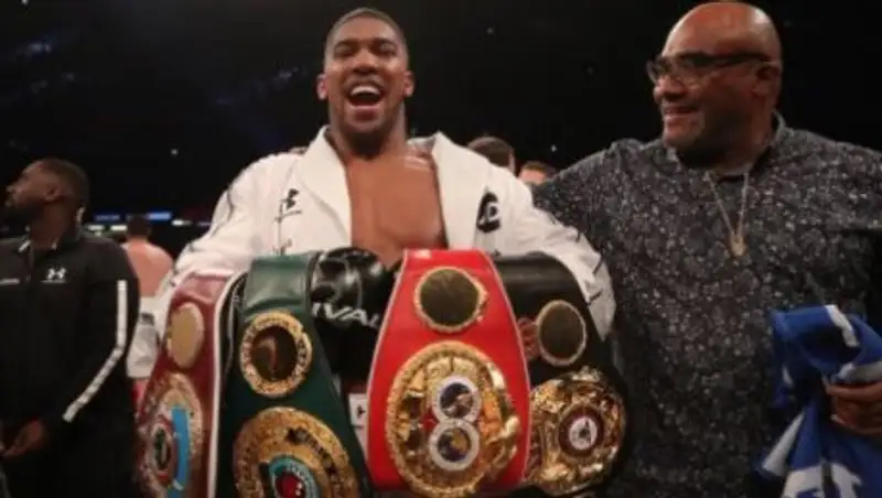 Энтони Джошуа победил Джозефа Паркера в бою за четыре титула