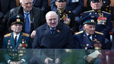 Александр Лукашенко на параде победы в Москве, фото - Новости Zakon.kz от 15.05.2023 11:34