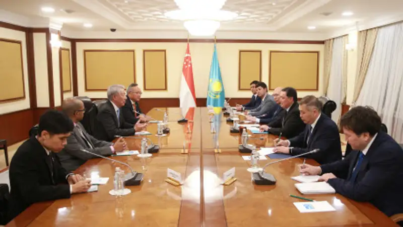 Премьер-министр РК встретился со старшим министром Сингапура