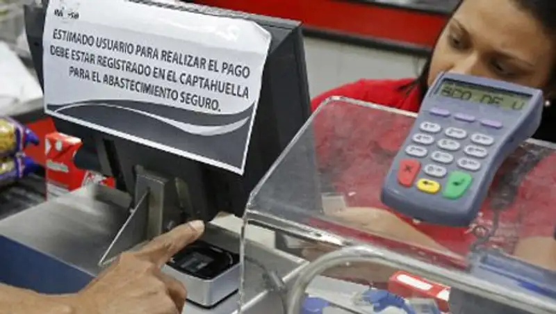 Дефицит в Венесуэле будут продавать по отпечаткам пальцев