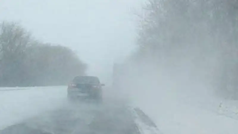 Ограничено движение автотранспорта на дорогах в Акмолинской и Алматинской области
