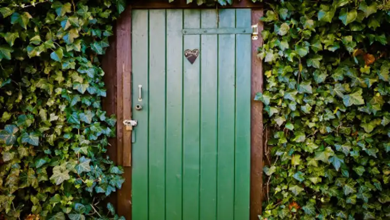 Мужчина утонул в уличном туалете в Уральске