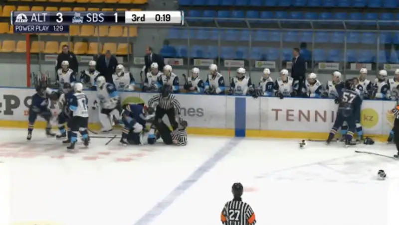 "Ледовое побоище" устроили хоккеисты Казахстана и России