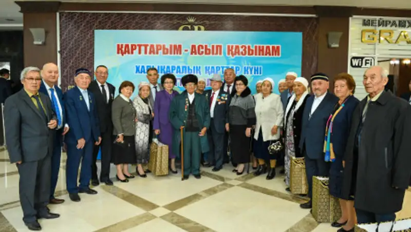 Аким Кызылординской области в международный день пожилых людей встретился с ветеранами