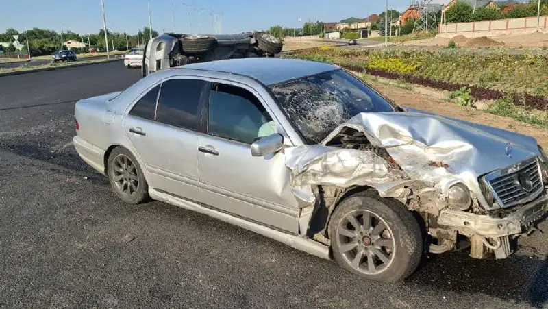 Два человека пострадали в аварии в Алматы