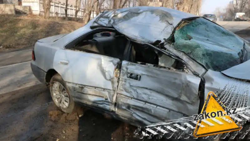 Машина вылетела с дороги недалеко от Алматы. Погиб водитель