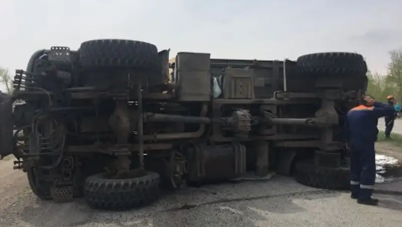 Полицейские рассказали подробности ДТП с фурой и бензовозом в Костанайской области