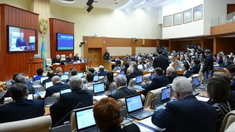 Ратификацию соглашения о займе 1 млрд долларов у АБР одобрил Мажилис