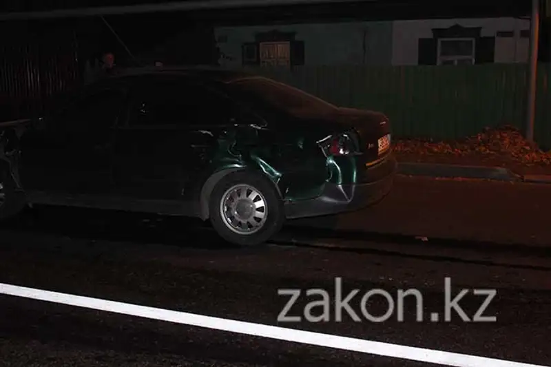 В Алматы водитель Фольксвагена врезался в Ауди с двумя маленькими пассажирами (фото) В Алматы водитель Фольксвагена врезался в Ауди с двумя маленькими пассажирами (фото), фото - Новости Zakon.kz от 01.11.2013 20:00