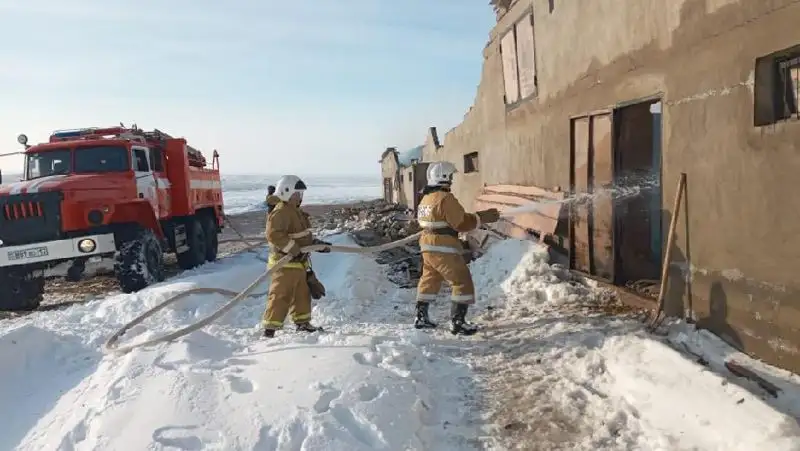 пожар на ферме , фото - Новости Zakon.kz от 31.01.2022 13:18