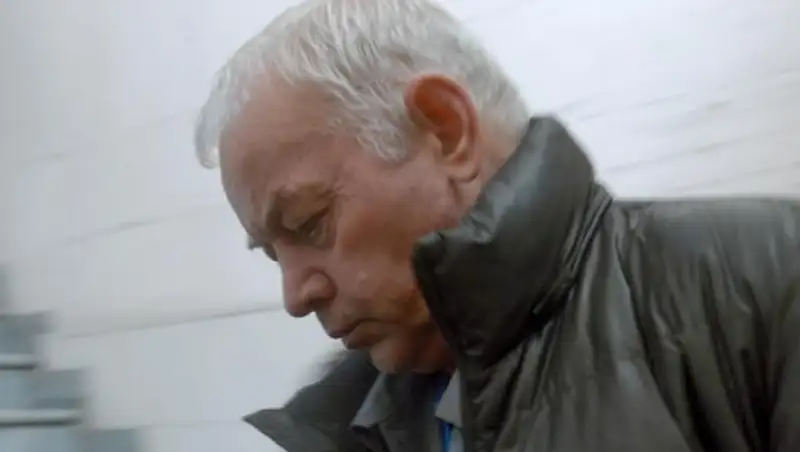 Водитель снегоуборочной машины извинился перед родными погибших во Внуково