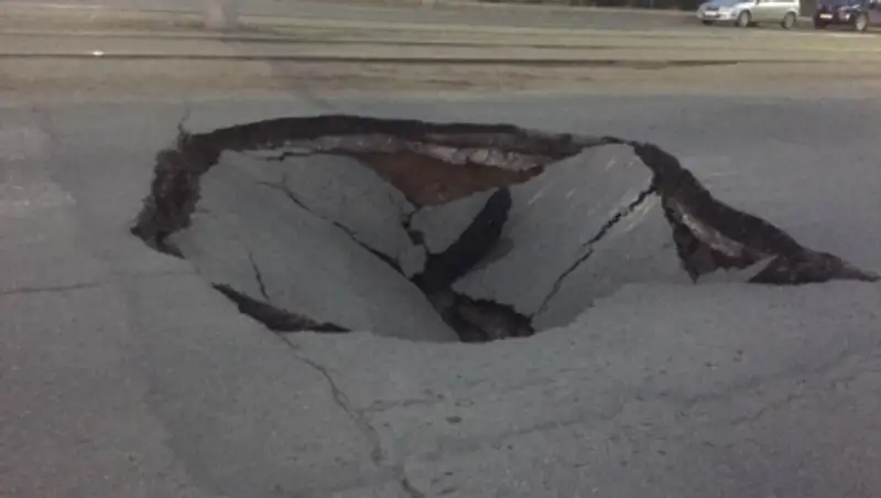 Часть моста обрушилась в Павлодаре