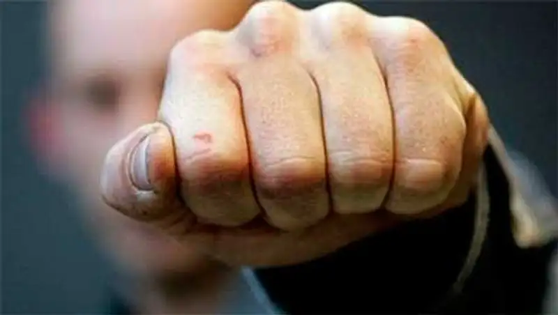 Неизвестные напали на замглавы облдепартамента экологии в Павлодаре - источник