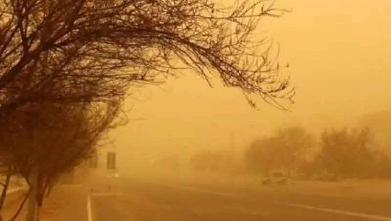 Пыльная буря бушует на трассах Мангистауской области