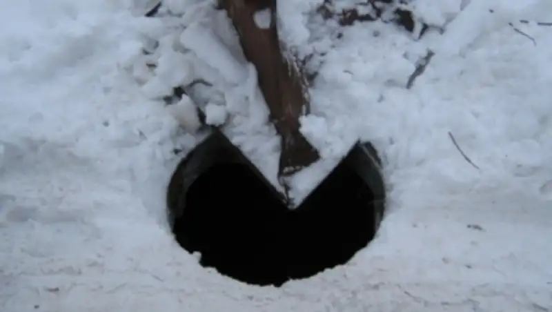 В Акмолинской области мальчик, упавший в колодец, провел там всю ночь