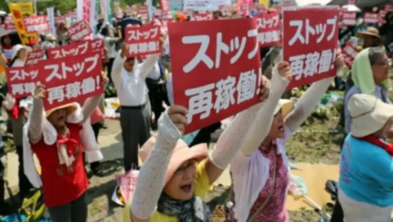 Япония впервые за четыре года возобновляет работу АЭС