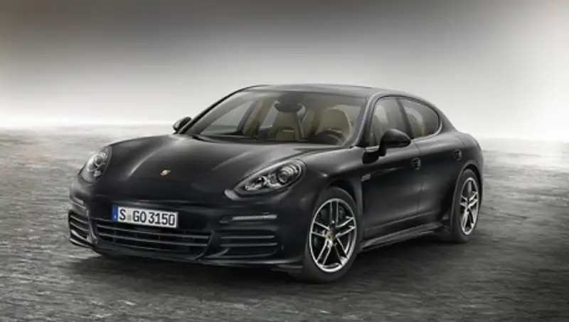 Новый Porsche Panamera покажут весной в Женеве