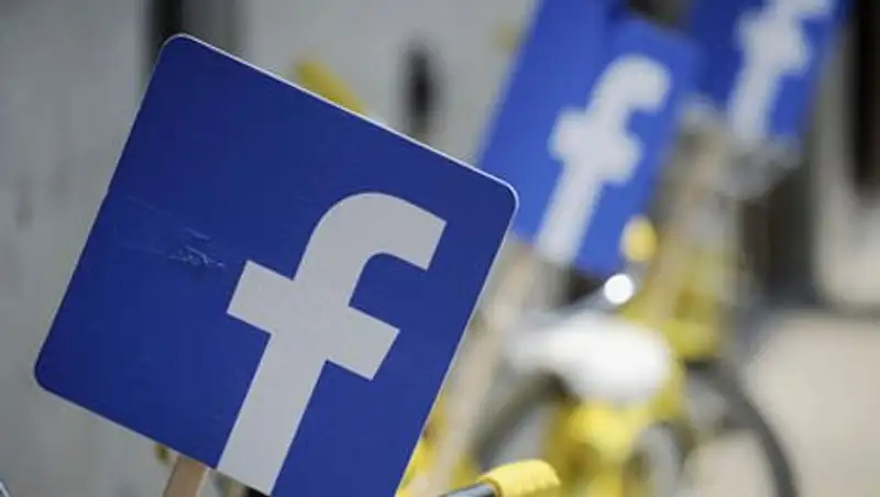 Facebook позволила вставлять стикеры в комментарии