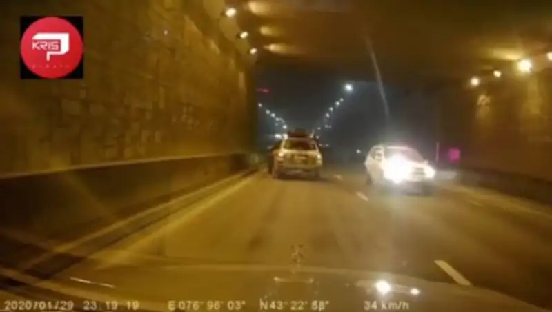 Алматинец рискнул жизнью ездой по встречке