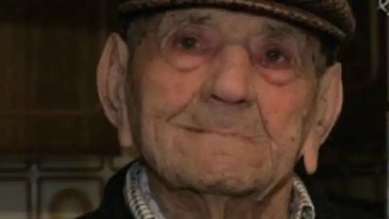 Умер самый старый мужчина в мире