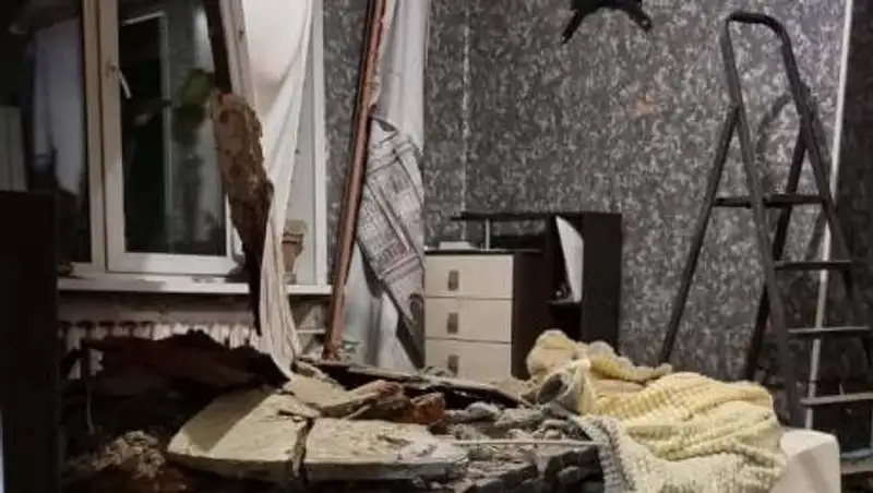 Потолок обрушился в жилом доме в Усть-Каменогорске