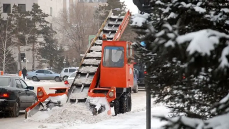 Более 10 тысяч кубометров снега вывезли с улиц Астаны