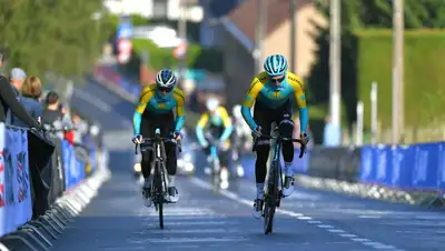 Казахстанская команда по велоспорту завоевала серебряную медаль в Чехии, фото - Новости Zakon.kz от 30.08.2022 17:39