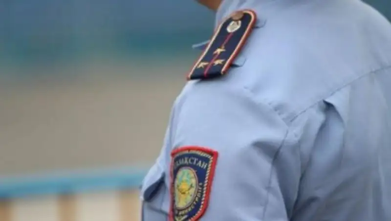 Избивший посетителей в торговом доме Павлодара полицейский осужден условно