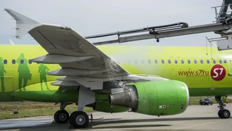 Летевший в Узбекистан самолет экстренно сел в Алматы