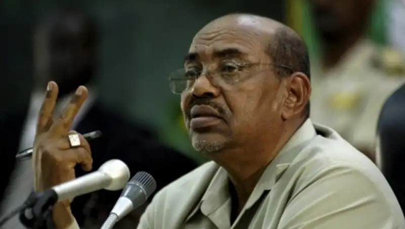 СМИ: Президент Судана Омар аль-Башир, ареста которого добивается МУС, покинул ЮАР