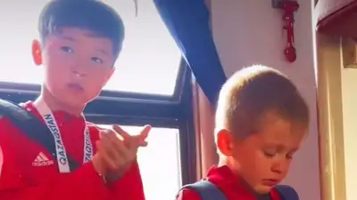 Тренер, поддержавший плачущего ученика, восхитил казахстанцев, фото - Новости Zakon.kz от 22.09.2023 02:08