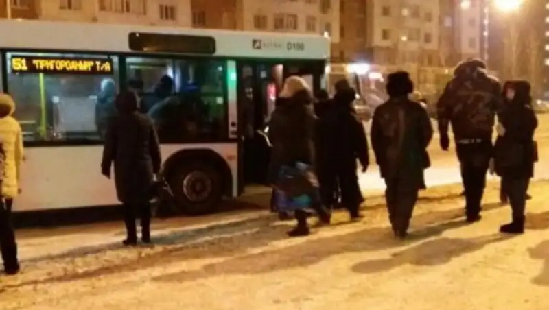 В Астане переполненный пассажирский автобус попал в ДТП