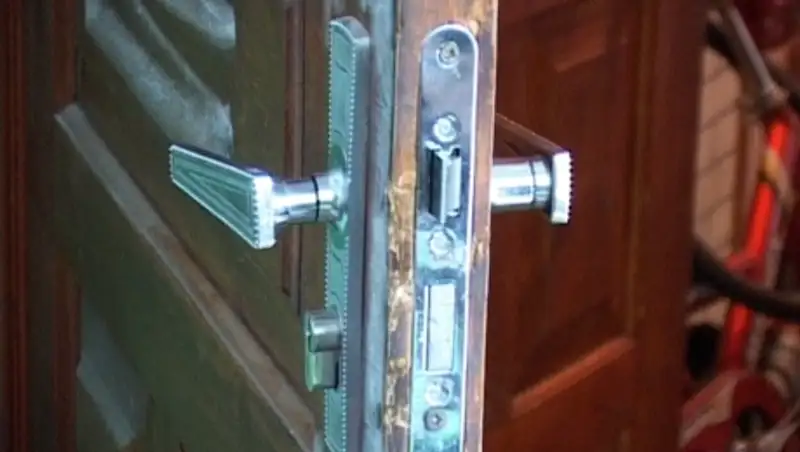 В Петропавловске "домушники" обворовывали квартиры с китайскими замками