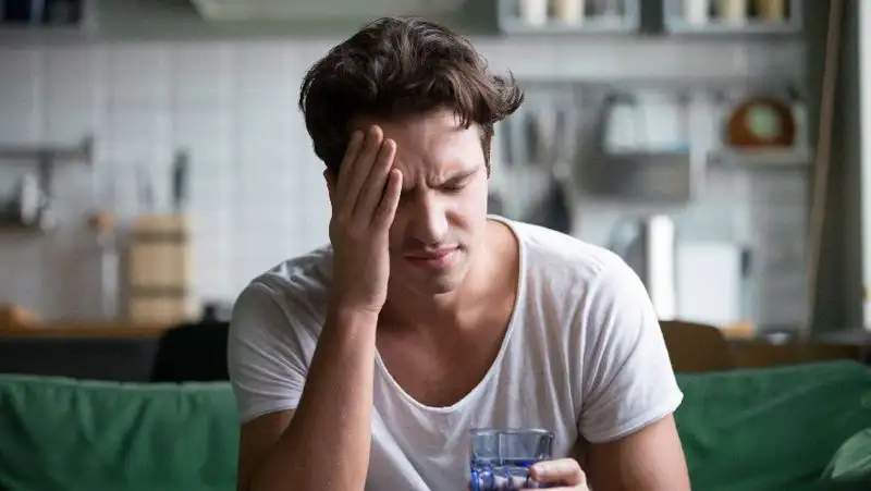 Астрологи рассказали, кто и как по знаку зодиака переживает тяжелое похмелье