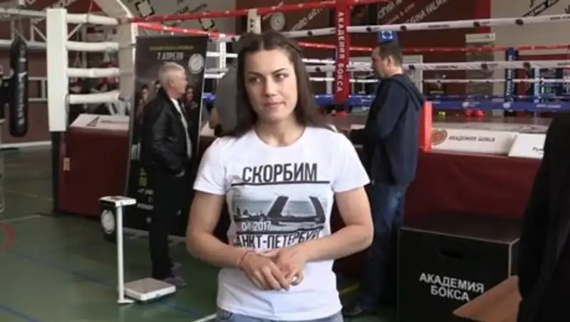 Боксерша из Казахстана надела перед боем футболку с надписью "Скорбим, Санкт-Петербург"