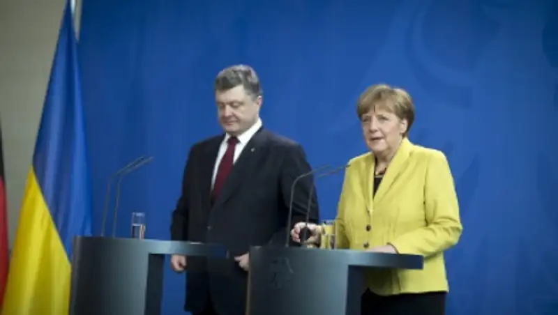 Меркель и Порошенко выступили за повторную встречу глав МИД «нормандской четверки»