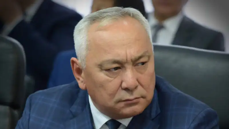 Главу Упрздрава Павлодарской области подозревают в получении взятки в 3 млн тенге