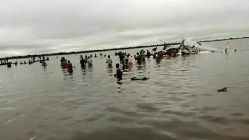 В Южном Судане самолет упал в озеро, погиб 21 человек